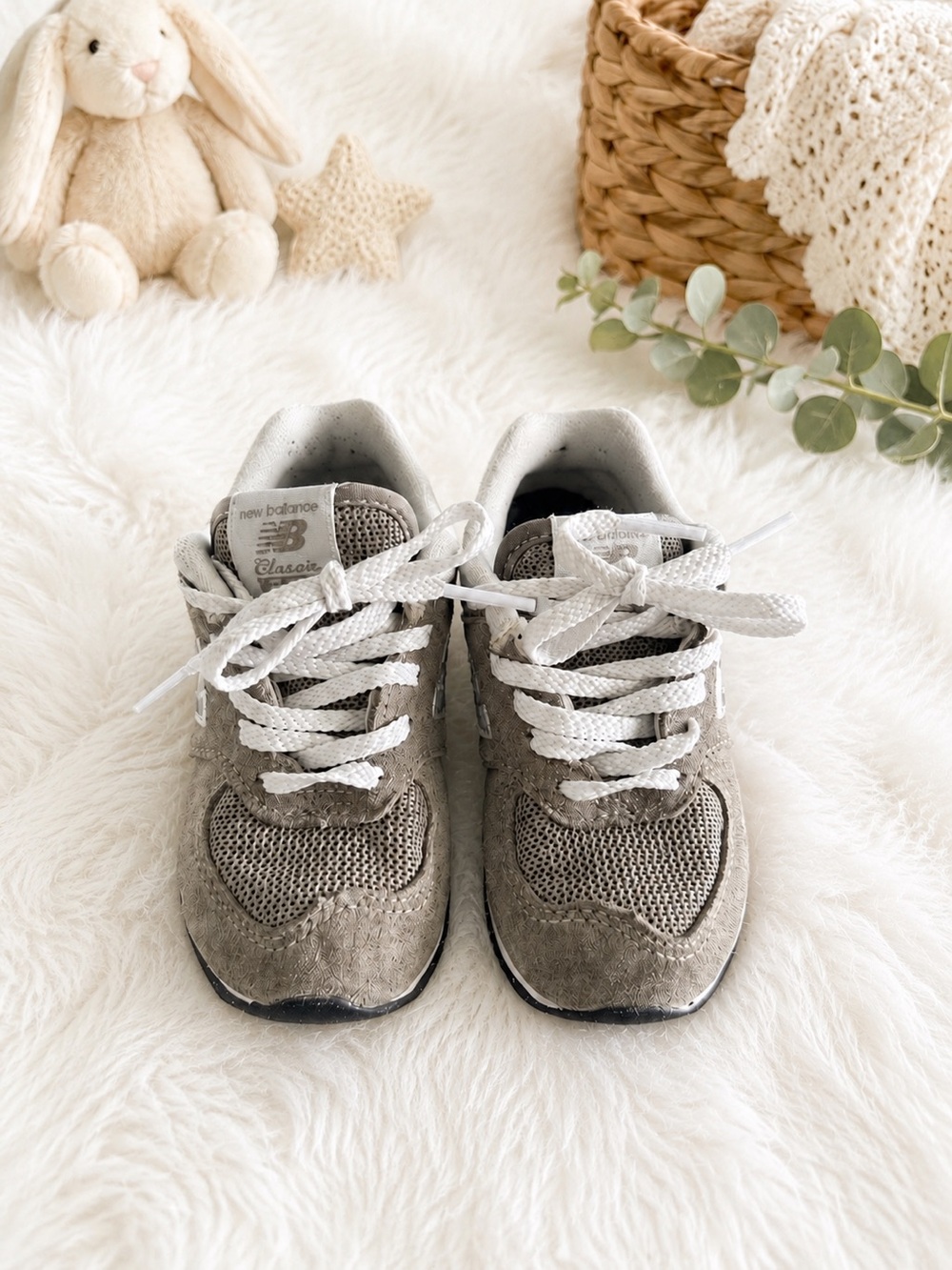 New Balance 574 Toddler Sneakers Gray Suede Mesh Size 6 USC